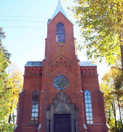 Dabužių bažnyčia – vieni jauniausių Anykščių krašto maldos namų – sulaukė 80-mečio. Rasos Bražėnaitės (VŽM) nuotrauka.