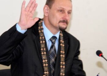 Anykščių rajono meras Sigutis Obelevičius netiki, kad už 3 - 4 milijonus litų galima rekonstruoti Anykščių stadioną.