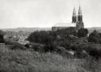 Anykščių bažnyčia – tik ką baigta statyti. A. Baranausko ir A. Vienuolio-Žukausko memorialinio muziejaus fondų nuotrauka.