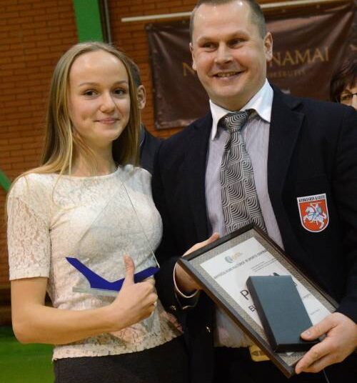 Karate treneris, juodojo diržo meistras Eugenijus Šilaika ir jo auklėtinė Aistė Širvinskaitė.  Jono JUNEVIČIAUS nuotr.