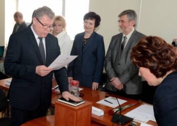 Prisiekia pirmasis tiesiogiai išrinktas Anykščių rajono meras Kęstutis Tubis. Jono Junevičiaus nuotr.