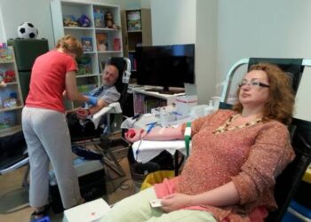 Mero patarėjas Kęstutis Indriūnas ir Audronė Pajarskienė kraują davė solidariai.Nuotrauka iš K.Indriūno albumo