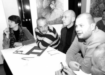 Liberalas, fizikas Vilmantas Jasikonis (viduryje) tapo "Nykščių" radijo "balsu".