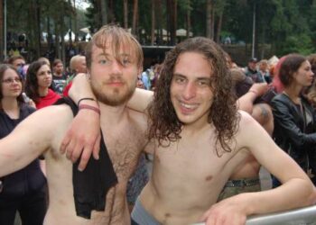 Festivalio dalyviai ir lietų išnaudojo savo pramogai.