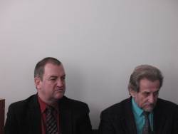Anykščių savivaldybės administracijos Centralizuoto vidaus audito skyriaus vedėjas Edmundas Cimbalistas (dešinėje) iš darbo išeina savo noru.