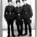 Trys sovietų kariuomenės smogikai. Vidmantas Šmigelskas viduryje. Šalia jo – kartu Aluksnėje tarnavę buvę klasiokai iš Molėtų rajono Balninkų vidurinės.