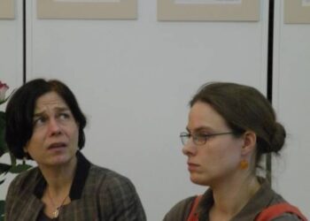Dr Nerija Putinaitė (kairėje) trečiadienį anykštėnams kalbėjo apie ateizaciją.  Vidmanto ŠMIGELSKO nuotr.