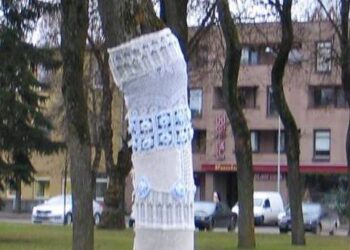 Mero patarėjas Kęstutis Indriūnas sako, kad puošiant medžius, pritrūko kultūros ir estetikos.