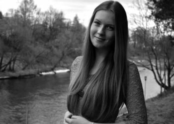 Viena geriausių gimnazijos mokinių, Estera Asačiovaitė, net ir būdama abiturientė, spėja dalyvauti fotografijos konkursuose.