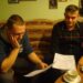 Žvelgdami į sąskaitas už šildymą, Kudirkos gatvės gyventojai Deividas Čybas ir Arūnas Vaitiekūnas neslepia pasipiktinimo ir žada ieškoti teisybės savivaldybėje.