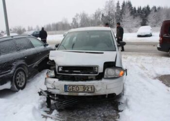 Režisierius Erikas Druskinas sakė esąs nustebintas žiniasklaidos dėmesio - nors jis avarijoje nukentėjo, žurnalistai jo vistiek klausinėja, ar nevažiavo per greitai. "Gimtojo Rokiškio" nuotrauka, Dalia Zibolienė