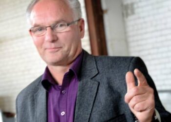 UAB „Anykščių šiluma“ direktorius Virgilijus Vaičiulis sako, kad jeigu kiekvienas bent iš dalies laikytumėmės dešimties Dievo įsakymų, pasaulyje būtų lengviau gyventi, o ir asmeniniai santykiai taptų kokybiškesni.Jono JUNEVIČIAUS nuotr.