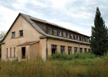 Užunvėžių mokykla, kuriai 8000 litų prieškaryje paaukojo kraštietis, Lietuvos valstybės atkūrimo akto autorius ir signataras Steponas Kairys, pora dešimtmečių stovi apleista.
