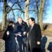 Kurkliečių svečias Japonijos ambasadorius Toyei Shigeeda (dešinėje) Stepono Kairio gimtinėje. Autoriaus nuotr.