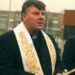 Anykščių Šv. apaštalo evangelisto Mato parapijos klebonas, dekanas Petras BANIULIS teigia, kad žmonės pamiršta meltis už gyvuosius: "Kaip tradiciją priimam užperkamas šv. Mišias už mirusiuosius, bet lygiai tą patį galime ir turetume daryti už gyvuosius".