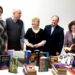 Tai tik maža dalelė Lietuvos nacionalinės Martyno Mažvydo bibliotekos Staškūniškio kaimo bibliotekai dovanotų knygų. Iš kairės: Lietuvos nacionalinės Martyno Mažvydo bibliotekos darbuotoja, Lietuvos bibliotekininkų draugijos tarybos narė Alma Masevičienė, Martyno Mažvydo bibliotekos  generalinis direktorius Renaldas Gudauskas,  Staškūniškio kaimo  bibliotekos vyr. bibliotekininkė Gražina Adomavičiūtė, Anykščių Liudvikos ir Stanislovo Didžiulių viešosios bibliotekos direktorius Romas Kutka  ir šios bibliotekos Metodinio darbo organizatorė Vida Kontrimavičienė.  Autoriaus nuotr.
