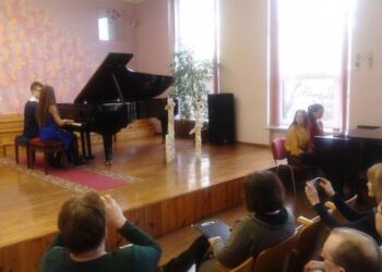 Fortepioninis septintokų kvartetas atlieka J.Štrauso valsą "Artisto gyvenimas".