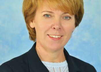 Kai nedirba, Anykščių A. Baranausko pagrindinės mokyklos direktorė Dalia Kugienė užsiima širdžiai miela veikla – dendrologija. Nuotrauka iš asmeninio albumo