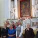 Jubiliejinius Porciunkulė atlaidus Troškūnuose išgyvenę piligrimai pasimeldė ir prie stebuklingojo, dar iš XVI amžiaus užsilikusio Švč. Dievo Motinos Rožinio Karalienės paveikslo. Autoriaus nuotr.