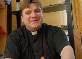 Kad Svėdasų krašto žmonės gerbia kleboną įrodo faktas, kad praėjusiais metais jam buvo įteikta Svėdasų seniūnijos ir asociacijos Vaižgantiečių klubo "Pragiedrulys" įsteigta Vaižganto mažoji premija "Už nuopelnus Svėdasų kraštui". Jono JUNEVIČIAUS nuotr.