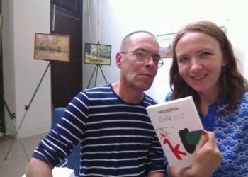 Valdas Papievis ir Ernesta Žukauskaitė - du anykštėnai, kurie Lietuvai pasakoja apie šalis, kuriose gyvena.