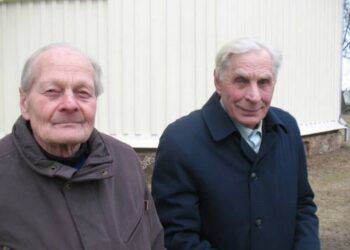Atrodo, amžini, nepavargstantys Svėdasų bažnyčios maršalkos Antanas Stasiškis (kairėje) ir Antanas Ralickas...                                                                                             Raimondo GUOBIO nuotr.