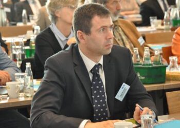 Lietuvos kiaulių augintojų asociacijos direktorius Algis Baravykas sako, kad stambūs kiaulių ūkiai dėl afrikinio kiaulių maro išplitimo už smulkiuosius kiaulių augintojus rizikuoja labiau.