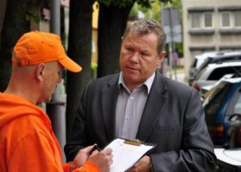 Nurodoma, kad meras Kęstutis Tubis  galimai privačių interesų naudai pasinaudojo einant pareigas įgyta informacija kitokia tvarka ir mastu, negu nustato įstatymai ar kiti teisės aktai.