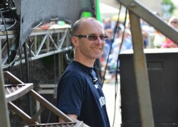 Koncertinės firmos "Emidija" direktorius Gražvydas Mažonas sako, kad prieš didindamą vietinę rinkliavą,  savivaldybė pirmiausia turėtų pasirūpinti renginių organizatoriams būtiniausia infrastruktūra.