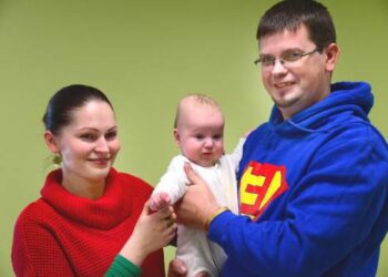 Daugiavaikiai tėvai Simona ir Nerijus Tubiai prieš keturis mėnesius susilaukė antrosios savo atžalos - sūnaus Ąžuolo.