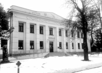 Troškūnų palaikomojo gydymo ir slaugos ligoninėje iki reorganizacijos dirbo 28 darbuotojai. Liko dirbti 26 darbuotojai, vienas priimtas naujai, o trys darbuotojai atsisakė darbo.