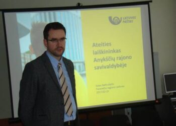 AB „Lietuvos paštas“ Panevėžio regiono vadovas Aidas Baltrušaitis sakė, kad paštuose labai žymiai išaugo siuntų iš Kinijos skaičius, tačiau gyventojai vis rečiau naudojasi tradicinėmis pašto paslaugomis.