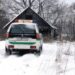Viešintų seniūnijos seniūno pavaduotoja Eglė Sabaliauskienė „Anykštai“ sakė, kad nuo kaukėtų plėšikų nukentėjusioji moteris gyveno viena, po apiplėšimo į kaimą atvyko didelės policijos pajėgos.                                               Jono JUNEVIČIAUS nuotr.