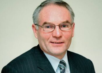 UAB „Anykščių šiluma“ direktorius Virgilijus Vaičiulis darbo stažą skaičiuoja nuo 15-os metų. Už pirmąją algą, kurią gavo dirbdamas buvusiame Anykščių „univermage“, nusipirko radijo imtuvą VEF 201: „Tuo laiku tai buvo mada ir „baisus“ pirkinys“.