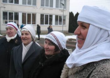 Tautiškosios Butėnų moterys vasario 16-osios šventėje Svėdasuose.Raimondo Guobio nuotr.