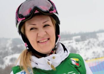 Jolita Šinkūnienė, prieš aštuonetą metų atsistojusi ant kalnų slidžių, dabar vadovauja kalnų slidinėjimo sporto klubui „Kalitos kalnas“ ir pati dalyvauja varžybose. Jono JUNEVIČIAUS nuotr.