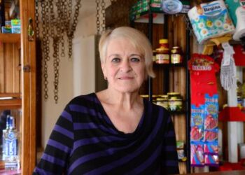 23 metus Andrioniškyje gyvenanti verslininkė Prima Vaišvilienė džiaugiasi pavasariu ir netrukus Šventosios pakrantėse pabirsiančiais poilsiautojais, kurie užsuks ir į jos parduotuvę.