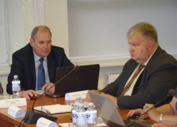 Savivaldybės administracijos direktorius Audronius Gališanka (kairėje) prakalbo apie nesusikalbėjimą su projektuotojais.