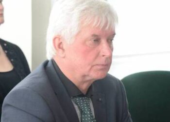 Vienas iš rajono Tarybos nario Arūno Liogės pasiūlymų savivaldybės administracijai - sužiūrėti rajono kelio ženklus.