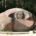 Savivaldybės inciatyva šią vasarą lakūnų bareljefas ant Puntuko akmens buvo atnaujintas.