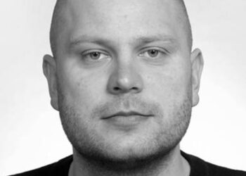 Rajono Tarybos nario Luko Pakelčio niekas nesupažindino su 23-jų asmenų savivaldybės administracijai adresuotu pareiškmu, kuriame prašoma ištirti jo veiksmus.