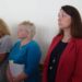Kairėje -atvirai apie reorganizaciją kalbanti Anykščių verslo informacinio centro direktorė Renata Gudonienė, dešinėje - apie reorganizaciją savo nuomonės viešai nesakanti Anykščių turizmo informacijos centro direktorė Vilanda Reikalienė.
