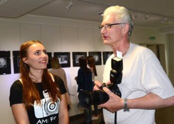 Parodą ir jos autorę Aušrinę Ražanskaitę pristatė jos fotografijos mokytojas Alfredas Motiejūnas Jono JUNEVIČIAUS nuotr.