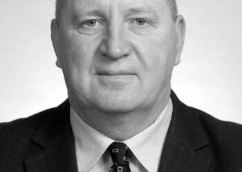 Rajono Tarybos nariui Vaidučiui Zlatkui teks trauktis iš Anykščių Antano Baranausko pagrindinės mokyklos tarybos, kurioje jis yra tėvų atstovas.
