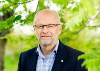 Arnfinn Nergård (g. 1952 balandžio 4 d. Norvegijoje), politikas, 2005–2009 m.m. laikotarpiu dirbo Hedmarko atstovo pavaduotoju Norvegijos Parlamente, 2007–2011 m.m. buvo Hedmarko apskrities meras (apskrities viršininkas), 2011–2015 m.m. kaip ir prieš tai, buvo Os meras. Šiuo metu jis aktyviai dirba visuomeninį darbą globodamas Anykščių krašto bendruomenę.