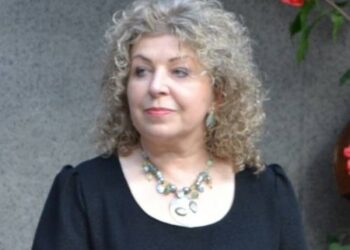 Anykščių Kultūros centro direktorė Dijana Petrokaitė sakė, kad šiais metais festivalis „Pakeleivingi“ prasidėjo simboliškai – spektakliu apie mokytojo profesiją.