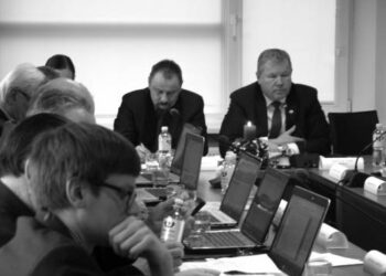 Paskutinis 2017-ųjų metų Anykščių rajono tarybos posėdis buvo jaukus - su žvakėmis ir be daugumos liberalų.