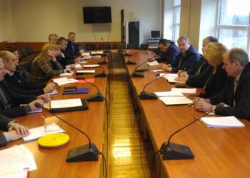Tai, kad apie problemas viešai kalbėti nereikėtų, vienoje iš seniūnų sueigų seniūnus yra perspėjęs Anykščių rajono savivaldybės administracijos direktorius Audronius Gališanka.