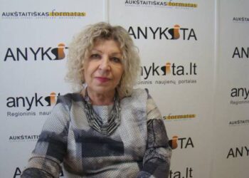 Anykščių kultūros centro direktorė Dijana Petrokaitė pažadėjo, kad nei vienas kultūros darbuotojas dėl pertvarkų kaimo kultūros skyriuose iš darbo nebus atleistas.