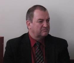 Anykščių savivaldybės kontrolierius Artūras Juozas Lakačauskas žmonos neišsižada, tačiau teigia, kad jos darbe nekontroliuoja. Jono JUNEVIČIAUS nuotr.